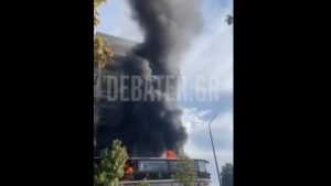 Θεσσαλονίκη: Υπό έλεγχο η φωτιά σε καφέ – μπαρ στη λεωφόρο Νίκης