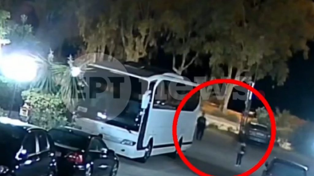 Βίντεο ντοκουμέντο από την δολοφονία της Γαρυφαλλίας από τον πρώην σύντροφό της – Έπεσε αναίσθητη στο έδαφος