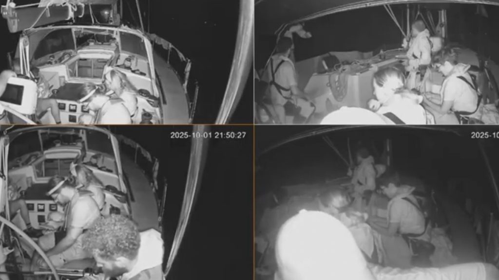 Ανθρωπιστική αποστολή υπό πολιορκία:  Στρατιωτικά σκάφη περικυκλώνουν τον στολίσκο για τη Γάζα – Δείτε Live