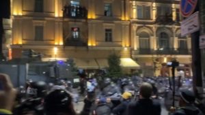 Γεωργία: Χαμός με διαδηλωτές που εισέβαλαν στο Κοινοβούλιο (Βίντεο)