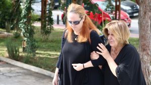 Το τελευταίο “αντίο” στον Άλκη Γιαννακά στον Ιερό Ναό Μεταμορφώσεως του Σωτήρος (φωτογραφίες)