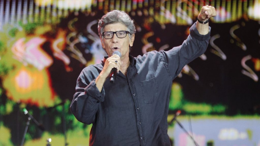 Γιάννης Μπέζος: Κόλαφος κατά της showbiz και των συναδέλφων του – «Οι δημόσιες σχέσεις είναι κονσομασιόν»