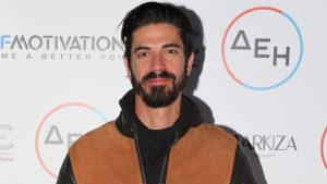 Δημήτρης Γκοτσόπουλος: Η τούρτα-έκπληξη για τα γενέθλιά του στα γυρίσματα του «Αγίου Έρωτα» (pic)