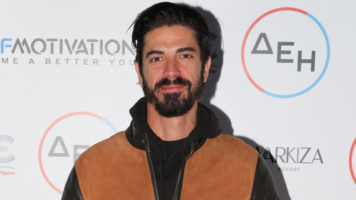 Δημήτρης Γκοτσόπουλος: Η τούρτα-έκπληξη για τα γενέθλιά του στα γυρίσματα του «Αγίου Έρωτα» (pic)