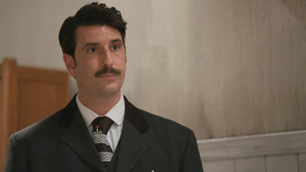 Grand Hotel – Τρίτη (21/10): Ο Ρήγας ζητάει ξανά τη βοήθεια του Άρη για να πουλήσει το ξενοδοχείο