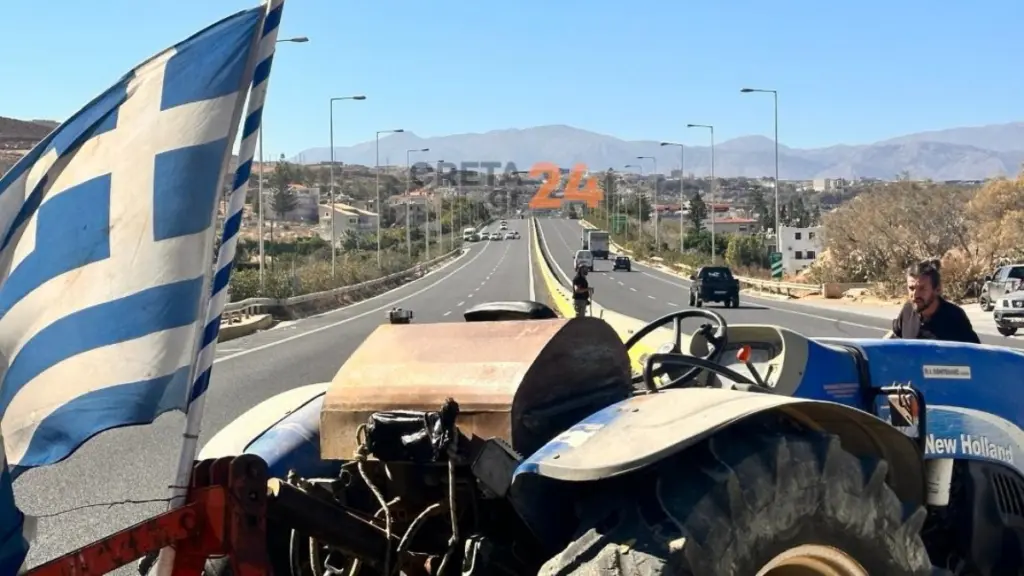 Ηράκλειο: Αγροκτηνοτρόφοι έκλεισαν και πάλι τον ΒΟΑΚ στο ύψος του Καρτερού