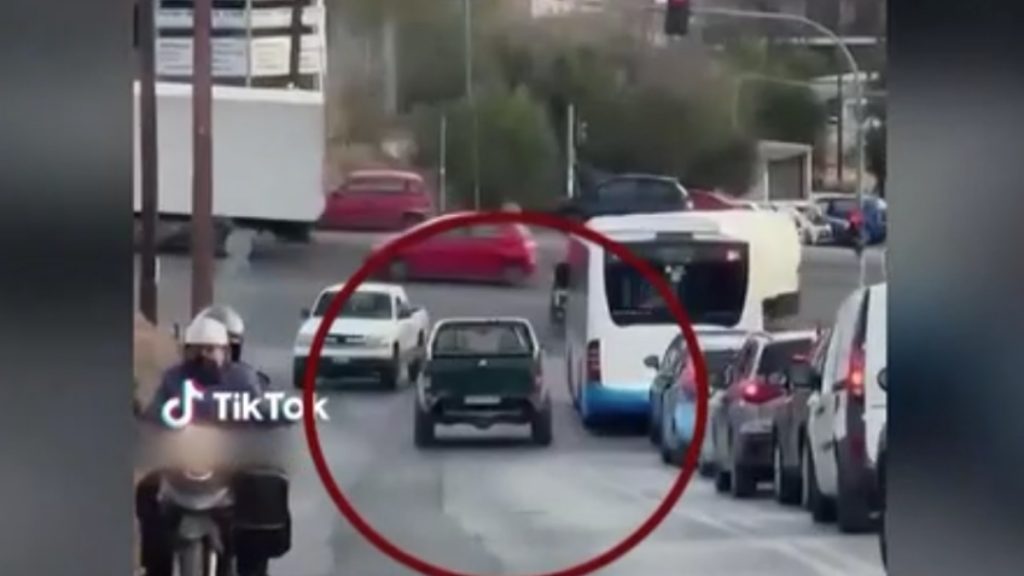 Ηράκλειο: Απίστευτο βίντεο με οδηγό που μπήκε στο αντίθετο ρεύμα για να γλυτώσει τη κίνηση