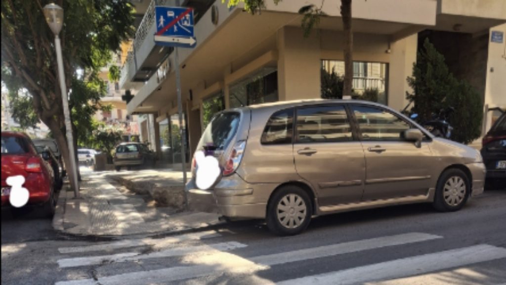 Ηράκλειο: Έβαψαν την μισή διάβαση καθώς ήταν παρκαρισμένο όχημα (Φωτογραφία)