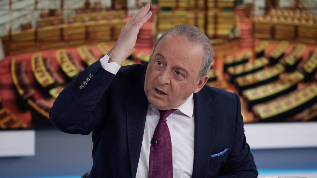 Καμπουράκης για Ρούτσι και Κωνσταντοπούλου: “Είναι εικόνα αυτή; Βγήκαν με τις σφουγγαρίστρες, κωμωδία”