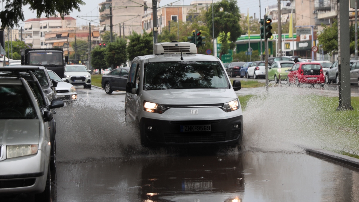 Καιρός: Βροχές και καταιγίδες θα πλήξουν τη χώρα – Ποιες περιοχές θα επηρεαστούν περισσότερο από την “Barbara”