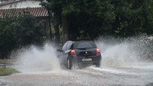 Επικαιροποιήθηκε το έκτακτο δελτίο της ΕΜΥ: Εντονότερα φαινόμενα από το μεσημέρι – Έπιασε και Αττική η κακοκαιρία