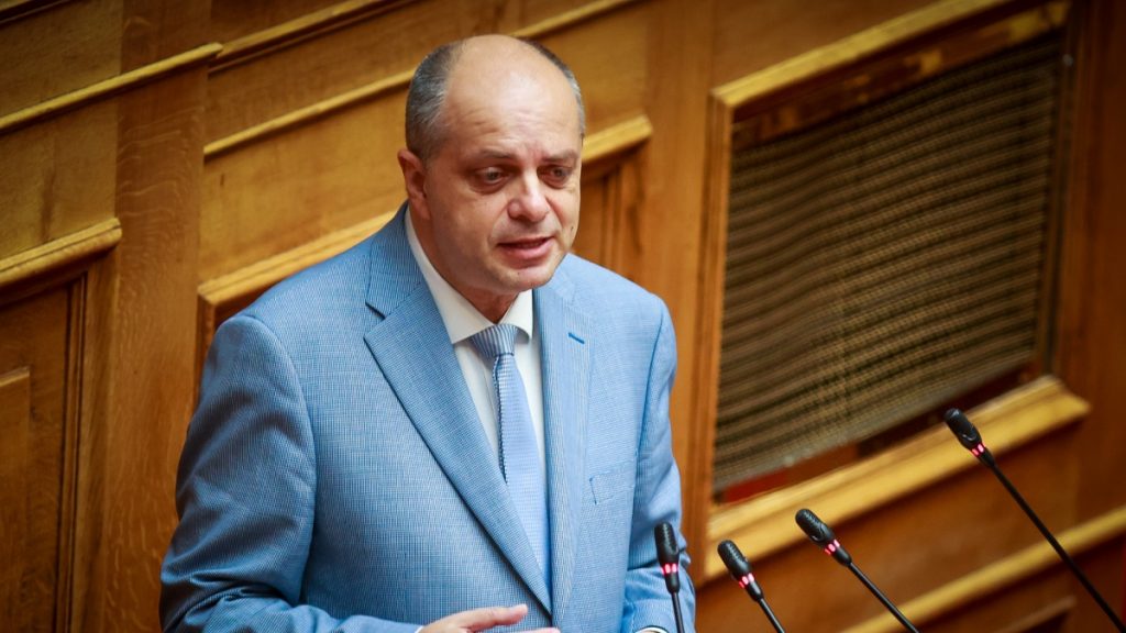 Η ΝΔ καταδικάζει τους βανδαλισμούς στο πολιτικό γραφείο του βουλευτή Λάρισας Χρήστου Καπετάνου