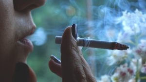Μελέτη «καμπανάκι» για τους έφηβους στην Ελλάδα – Υψηλή κατανάλωση αλκοόλ και εξάρτηση από τυχερά παιχνίδια