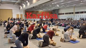 Θεσσαλονίκη: 60.650 μαθητές “έσπασαν” το Πανελλήνιο ρεκόρ ΚΑΡΠΑ (βίντεο+φωτογραφίες)