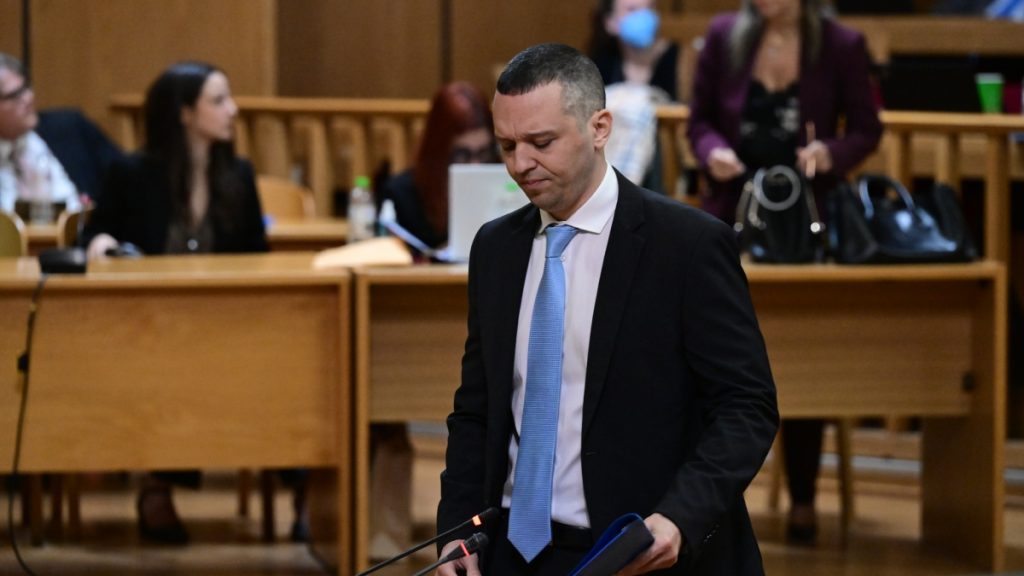 Κασιδιάρης: “Η δολοφονία Φύσσα, δολοφόνησε και εμένα, η εικόνα της Βέρμαχτ είναι φωτομοντάζ”