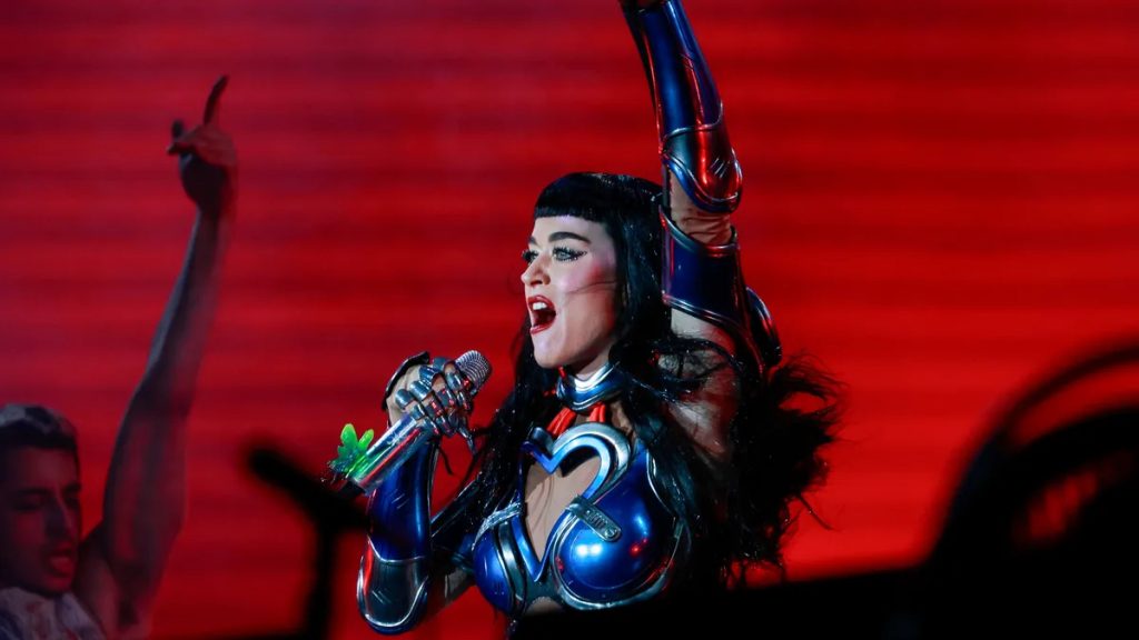 Το τεχνικό πρόβλημα στο μικρόφωνο της Katy Perry την ώρα που αιωρείται – Δείτε το βίντεο