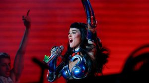 Το τεχνικό πρόβλημα στο μικρόφωνο της Katy Perry την ώρα που αιωρείται – Δείτε το βίντεο