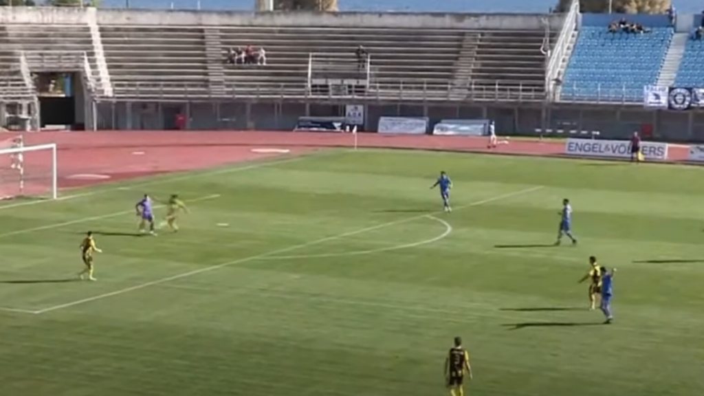 Super League 2: Οι παίκτες της Καβάλας έστειλαν τον τερματοφύλακά τους στις κερκίδες μετά από δύο τραγικά λάθη (βίντεο)