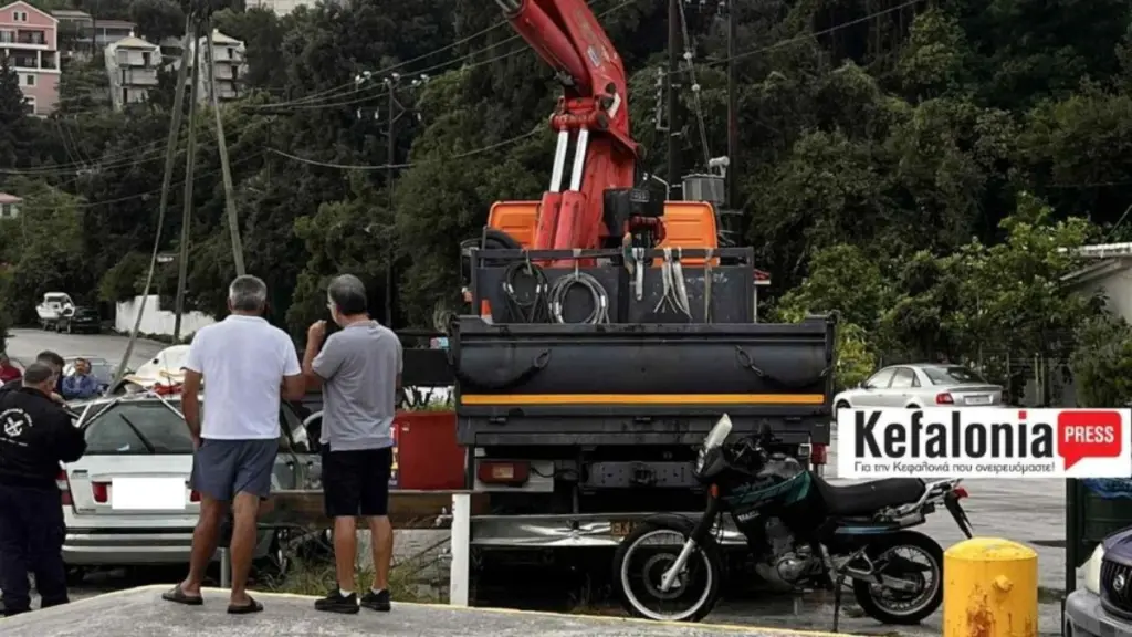Κεφαλονιά: Σορός άνδρα ανασύρθηκε από το λιμάνι του Πόρου – Έπεσε στην θάλασσα μαζί με το ΙΧ του (εικόνες + βίντεο)