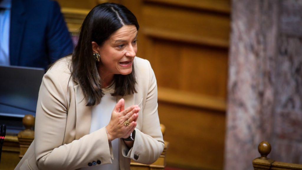 Νίκη Κεραμέως: Όπισθεν ολοταχώς από τον ΣΥΡΙΖΑ στο εργασιακό νομοσχέδιο
