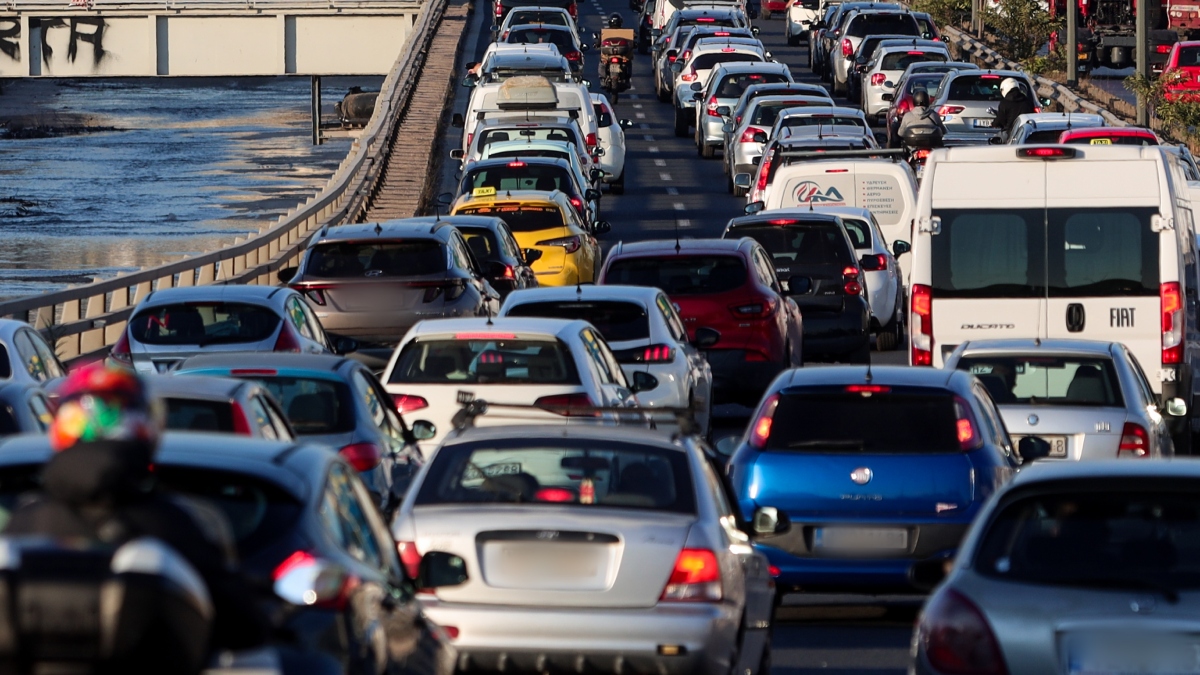 Στο “κόκκινο” Κηφισός και Λεωφόρος Αθηνών – Καθυστερήσεις άνω των 45 λεπτών στην Αττική Οδό