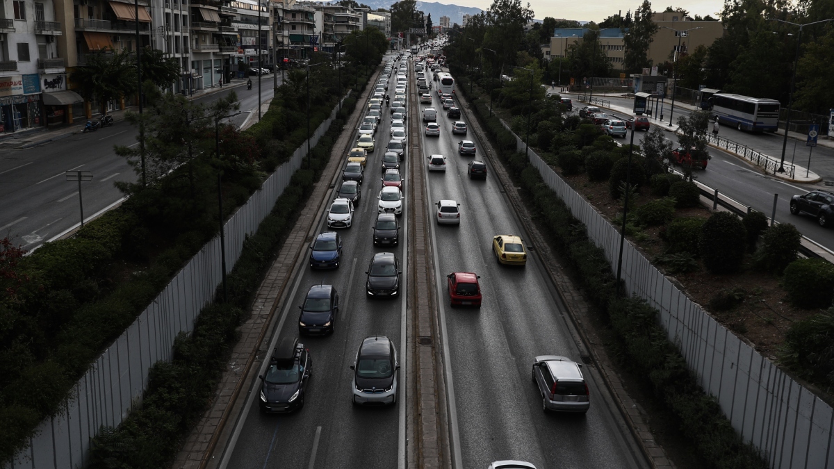 Τροχαίο στη λεωφόρο Μεσογείων – “Σημειωτόν” στο ρεύμα προς Αθήνα