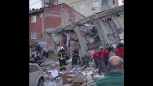 Κωνσταντινούπολη: 4 οι νεκροί από την κατάρρευση κτιρίου – Διασώθηκε μόνο η 18χρονη κόρη της οικογένειας (βίντεο)