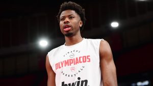 Νέο πρόβλημα στον Ολυμπιακό με τον Κώστα Αντετοκούνμπο – Υπέστη αιμάτωμα αμφιβληστροειδούς