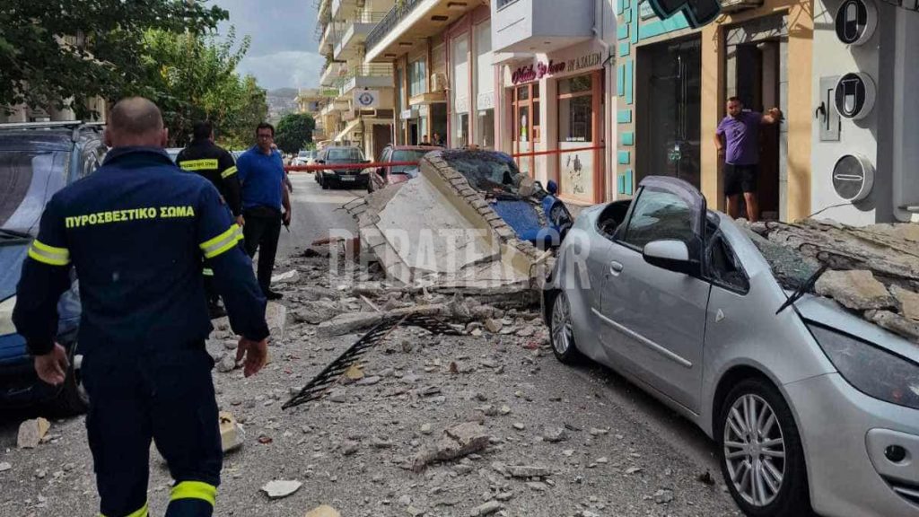 Λαύριο: «Νιώσαμε ότι έγινε σεισμός – Από θαύμα δεν υπήρχαν θύματα» λένε μαρτυρίες για την κατάρρευση μπαλκονιού