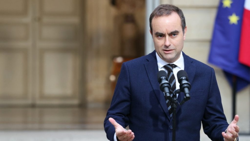 Παραιτήθηκε ο Γάλλος πρωθυπουργός Σεμπαστιάν Λεκορνί