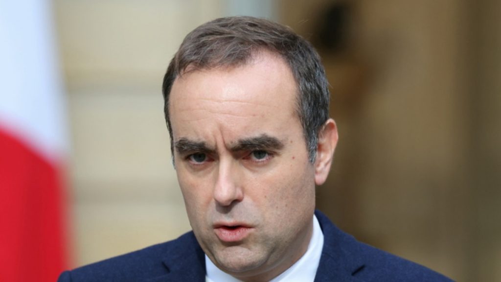 Γαλλία: Ο Σεμπαστιάν Λεκορνί άφησε ανοιχτό το ενδεχόμενο να υπάρξει πολιτική συμφωνία που θα μπορούσε να αποτρέψει τις εκλογές