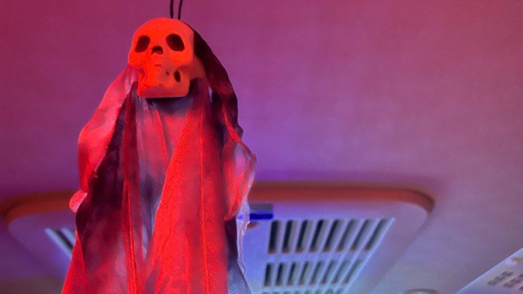 Θεσσαλονίκη: Ένα λεωφορείο με…φαντάσματα στους δρόμους της πόλης (Εικόνες)