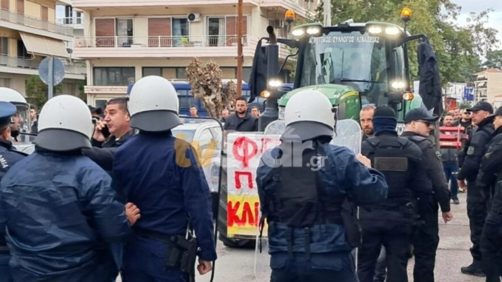 Λιβαδειά: Επεισόδια με αγρότες που περικύκλωσαν τον Τσιάρα – Με χημικά τους απώθησε η αστυνομία