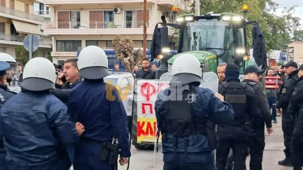 Λιβαδειά: Επεισόδια με αγρότες που περικύκλωσαν τον Τσιάρα – Με χημικά τους απώθησε η αστυνομία