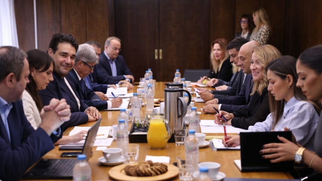 Συνάντηση Λιβάνιου με την υπουργό Δημόσιας Διοίκησης της Σερβίας