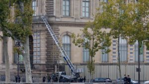 Λούβρο: Νεότερα στοιχεία για τη θεαματική κλοπή – Εξαφάνισαν τα πολύτιμα κειμήλια σε 4 λεπτά, το προφίλ των “φαντομάδων”