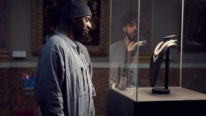 Lupin: Η ληστεία «αστραπή» στο Λούβρο που θύμισε το πρώτο επεισόδιο της σειράς του Netflix (vid)