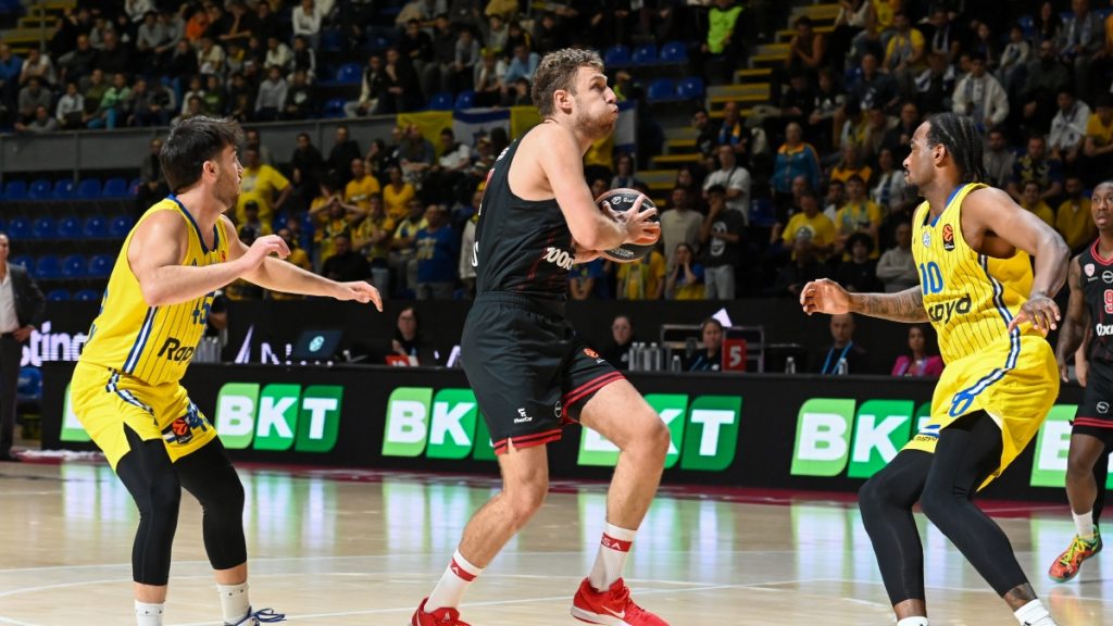 Μακάμπι Τελ Αβίβ – Ολυμπιακός: Πίσω στο σκορ με οκτώ πόντους (48-40) οι Πειραιώτες