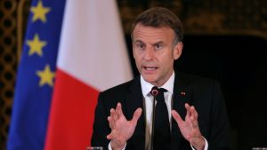 Γαλλία: “Ώρα μηδέν” για τον Εμανουέλ Μακρόν – Μέχρι το βράδυ θα ανακοινώσει νέο πρωθυπουργό