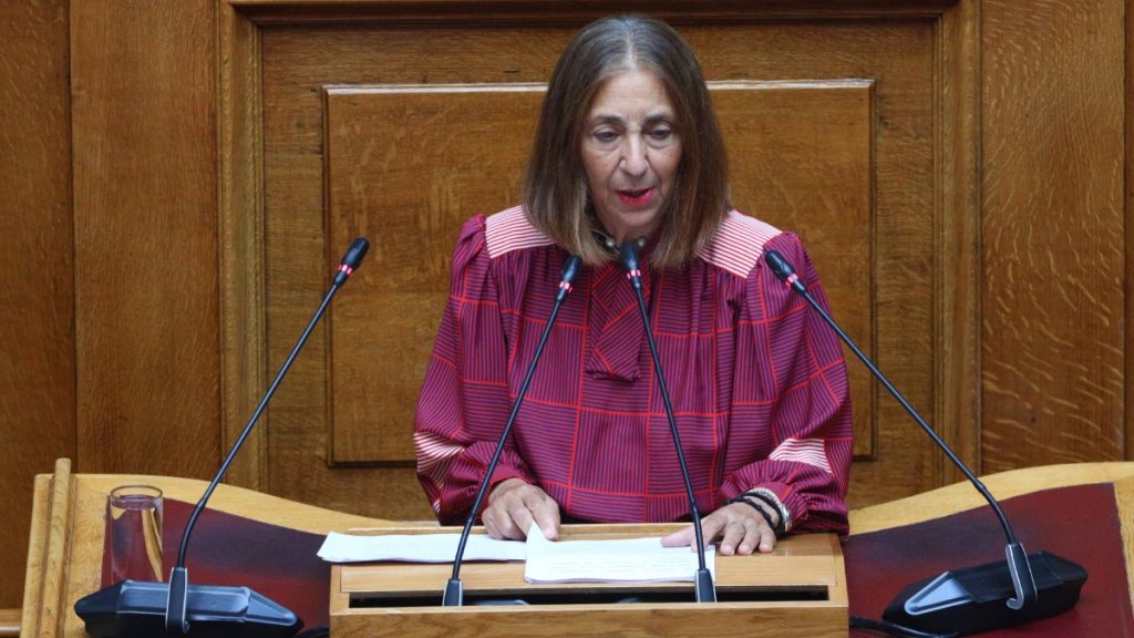 Βουλή: Λιποθύμησε η εισηγήτρια της Ελληνικής Λύσης Μαρία Αθανασίου – Διεκόπη η συζήτηση για το εργασιακό νομοσχέδιο