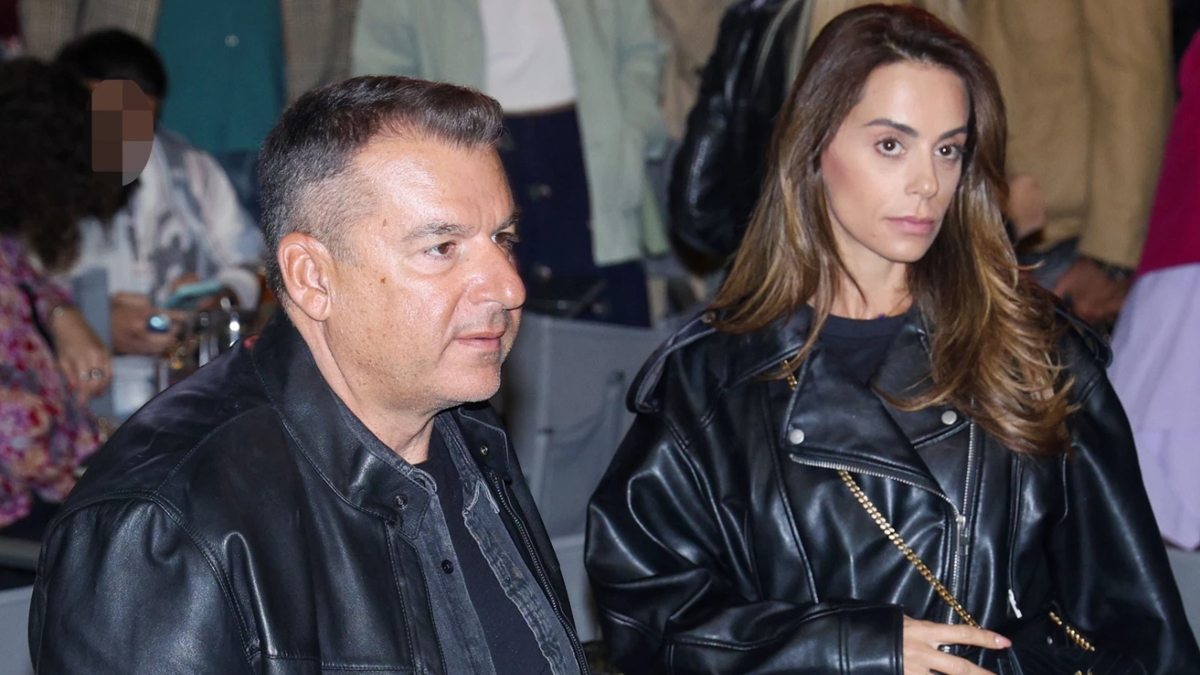 Γιώργος Λιάγκας – Μαρία Αντωνά: Η κοινή εμφάνιση του ζευγαριού σε θεατρική πρεμιέρα (vid)