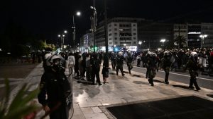 Νέα επίθεση σε αστυνομικούς στα Εξάρχεια – Πέταξαν μολότοφ σε διμοιρία των ΜΑΤ, 9 προσαγωγές και 2 συλλήψεις