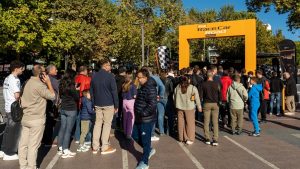 Πανηγυρίζουν οι φίλοι της McLaren F1 Team σε όλο τον πλανήτη – Από το Grand Prix της Σιγκαπούρης μέχρι το Roadshow της Λάρισας με το showcar της McLaren F1 Team