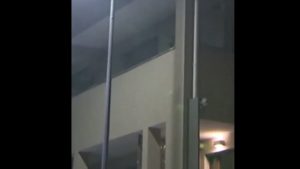 Φρίκη στην Ιταλία: 29χρονη μαχαιρώθηκε μέχρι θανάτου από τον πρώην σύντροφό της ενώ ζητούσε βοήθεια από το μπαλκόνι (βίντεο)