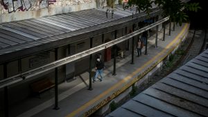 Υπό κατάρρευση το “Μοναστηράκι” – Πρόβλημα στατικότητας στον σταθμό του ΗΣΑΠ