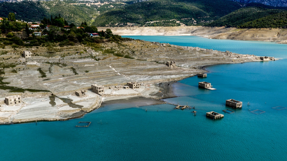 Σε ιστορικά χαμηλά επίπεδα τα αποθέματα του Μόρνου – Εντείνεται ο κίνδυνος λειψυδρίας