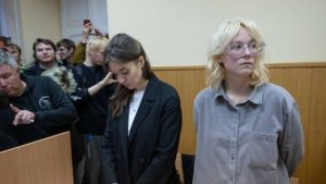 Ρωσία: Η 18χρονη μουσικός «Ναόκο» καταδικάστηκε σε επιπλέον 13 μέρες φυλάκιση για τα αντιπολεμικά της τραγούδια