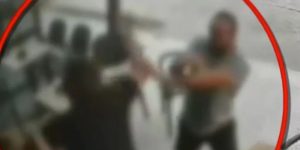 Ναύπλιο: Βίντεο-ντοκουμέντο από τον άγριο ξυλοδαρμό έξω από μπαρ – Ο άνδρας υπέκυψε μετά από μήνες νοσηλείας