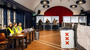 Ολλανδία: Προηγείται το φιλοευρωπαϊκό D66 – Στη δεύτερη θέση ο Βίλντερς