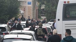 Σκάνδαλο ΟΠΕΚΕΠΕ: Υπό δρακόντεια μέτρα και με κομβόι 24 αυτοκινήτων στη ΓΑΔΑ οι συλληφθέντες για τη σπείρα με τις παράνομες επιδοτήσεις (Εικόνες)